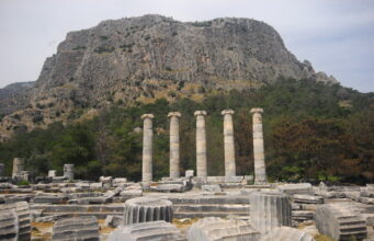 Priene Antik Kenti Gezi Rehberi: Antik Dünyadan Modern Ziyaretçilere Priene Antik Kenti