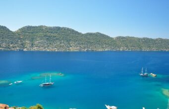 Kekova Gezi Rehberi: Batık Şehir ve Doğanın Büyüleyici Uyumu Kekova